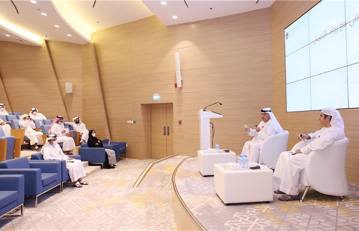 Al Awar discusses ways to strengthen small and medium enterprises with Emirati entrepreneurs