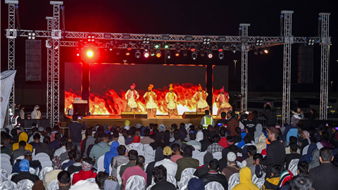 أكثر من 300 ألف عامل يشاركون في فعاليات " معكم وبكم ندخل العام الجديد"في أكثر من 30 موقعاً على مستوى الدولة